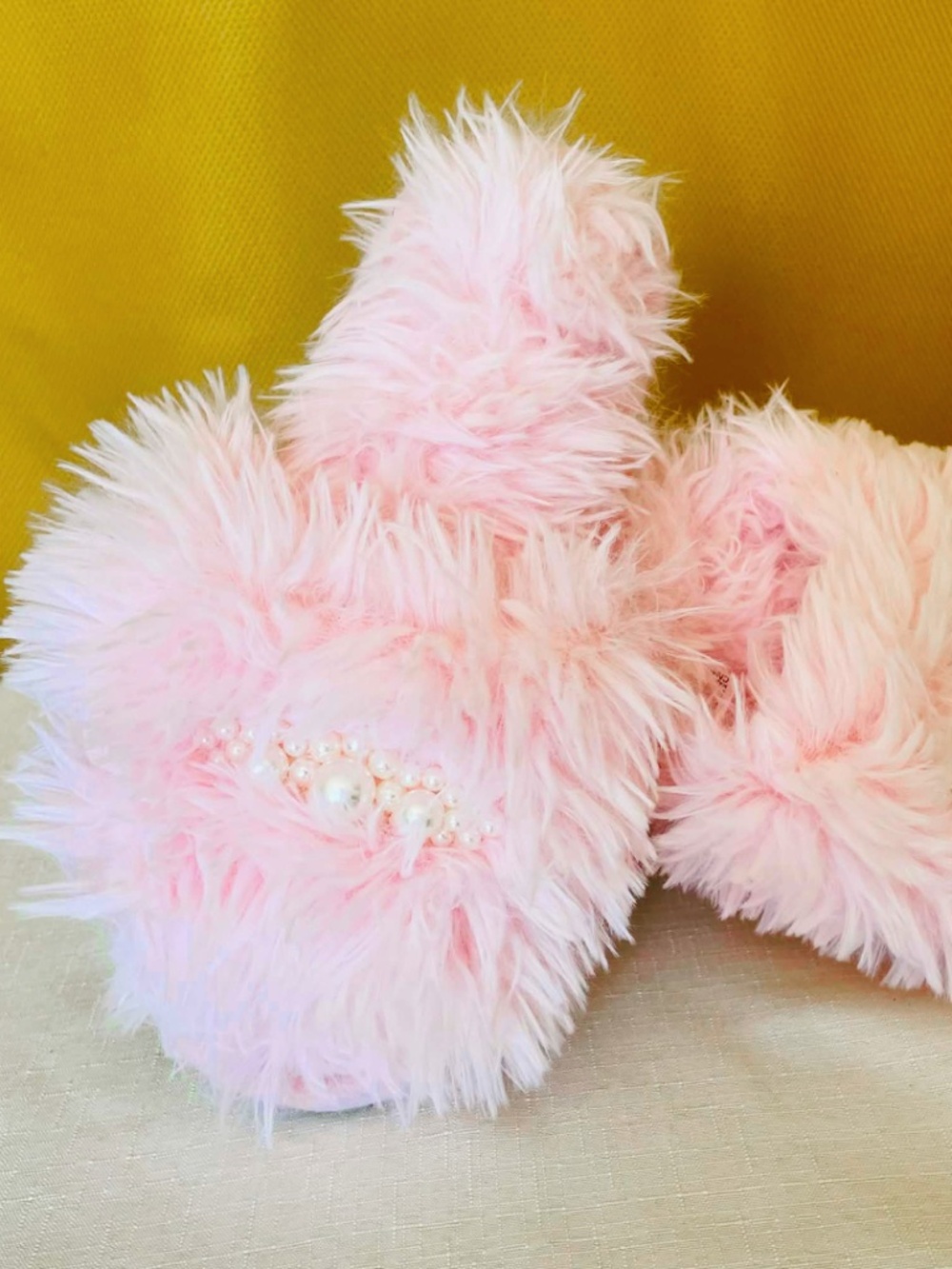 Pink Faux Fur Slippers – Plush Slide Sandals w/ Pearl Detail Fuzzy Furry 7.5